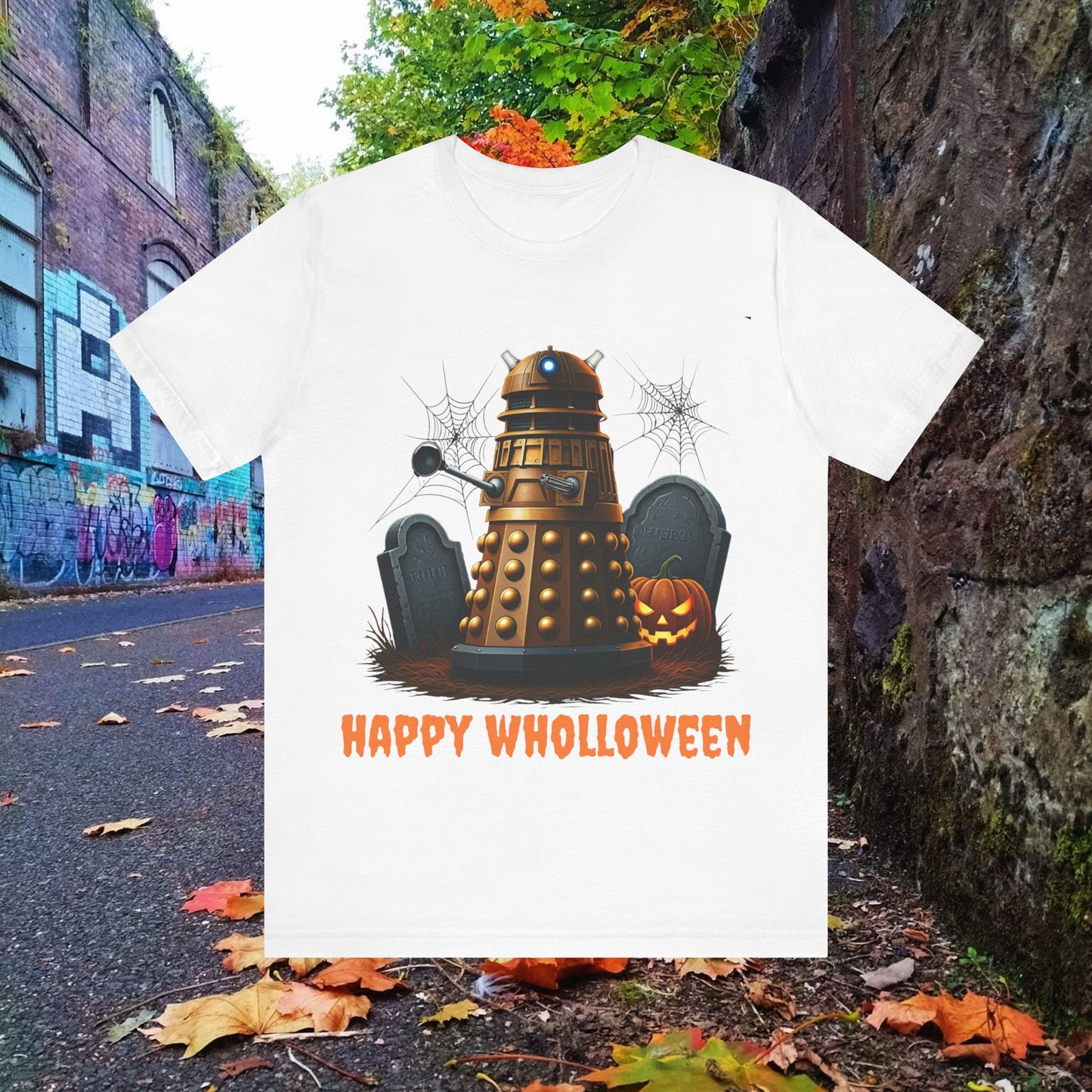 Happy Wholloween Dalek in a graveyard, I know, I know... T-shirt