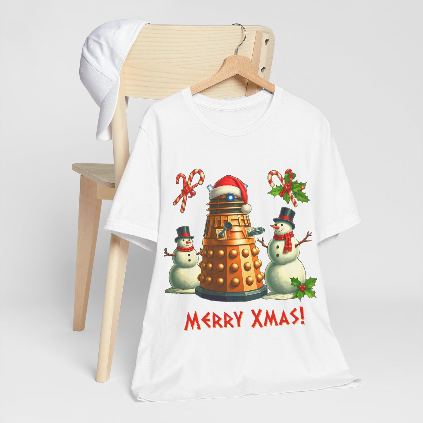 Dalek posing with Snowmen - Heavy Cotton T-shirt